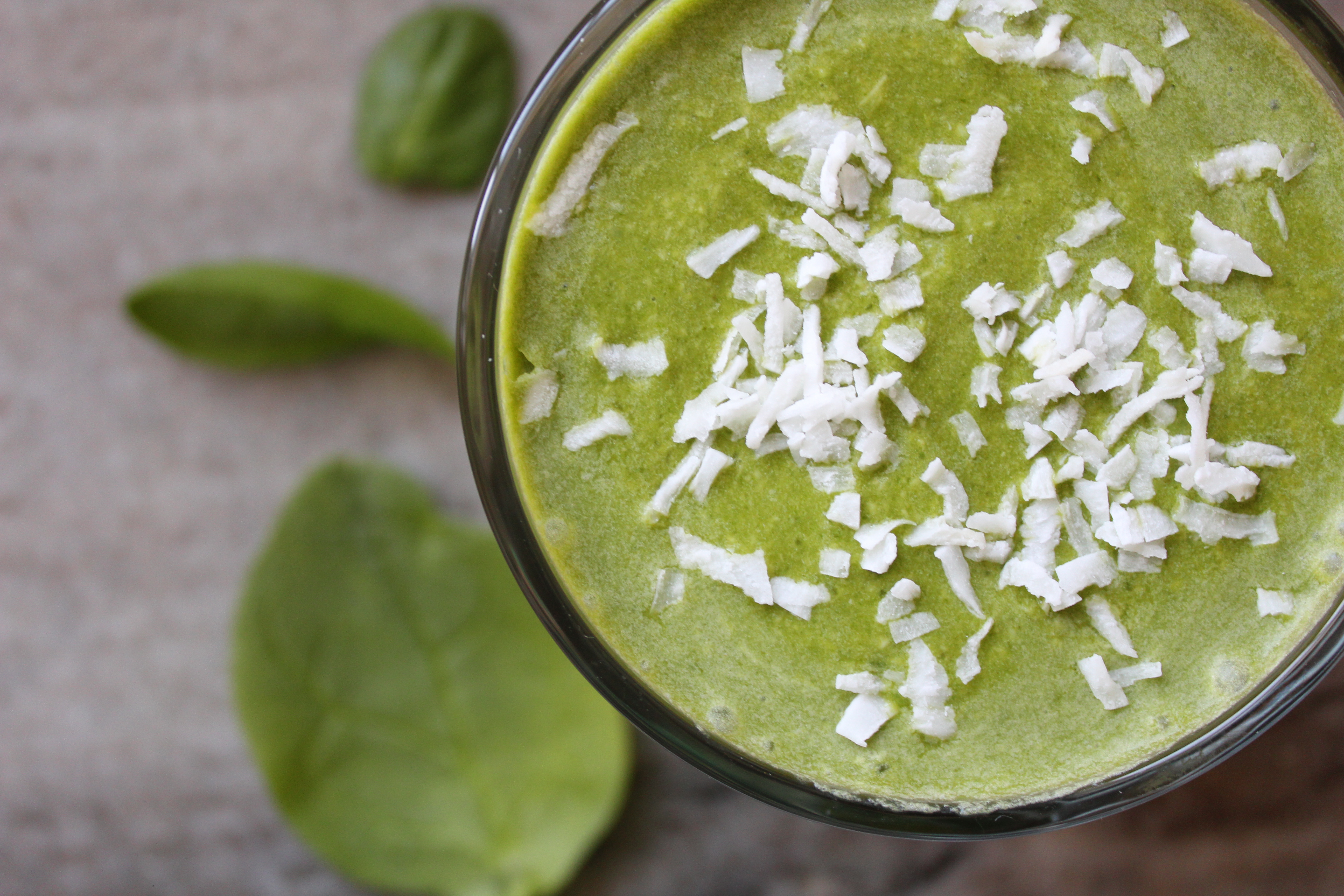 This deliciously tropical green smoothie is packed with spinach, sweet pineapple and banana, and a dash of matcha for some green tea flavor!